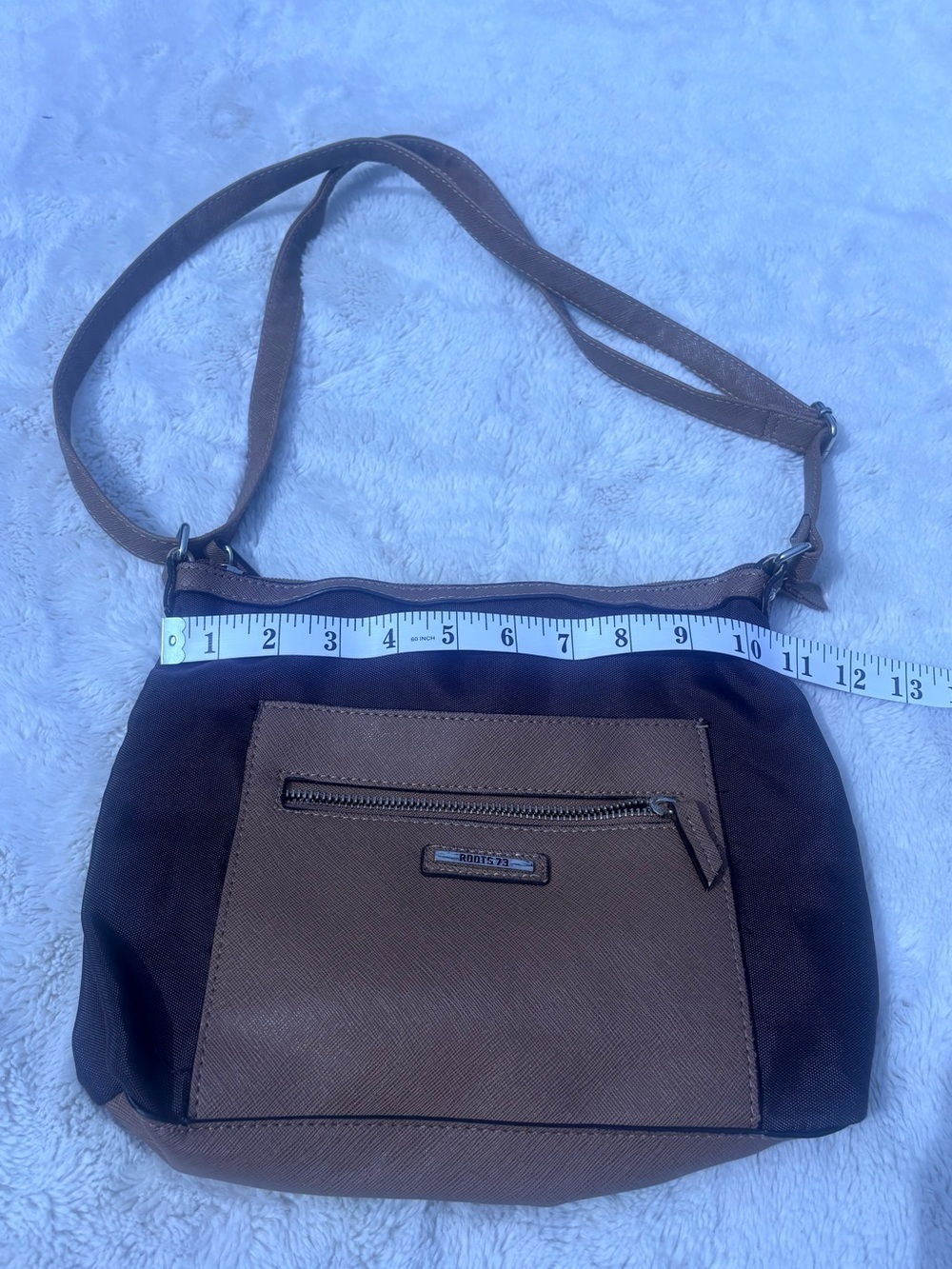 Roots Brown Crossbody Bag – Classic Heritage Leather Look | Everyday Minimalist - Picture 3 of 8